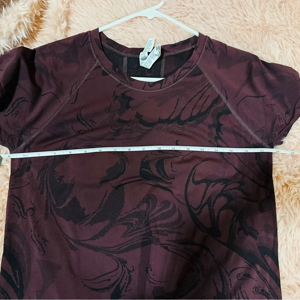 Bundle of 2 Subtle Patterned Large Athleta Momentum Tops in Burgundy & Teal - Picture 10 of 12
